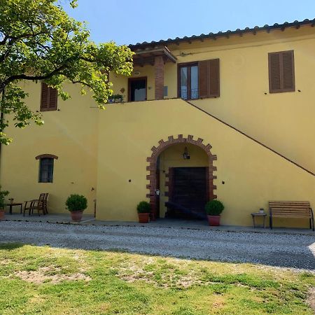 La Nana Gialla Riotorto Luaran gambar