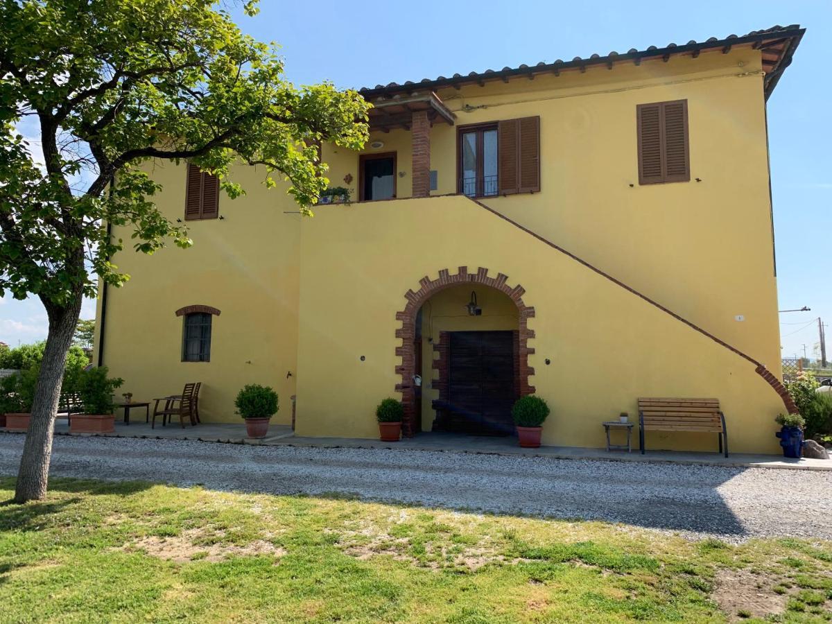 La Nana Gialla Riotorto Luaran gambar