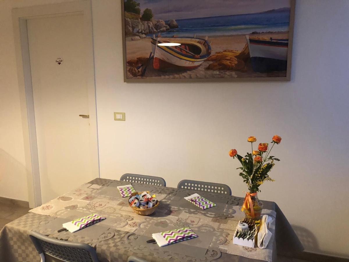 La Nana Gialla Riotorto Luaran gambar