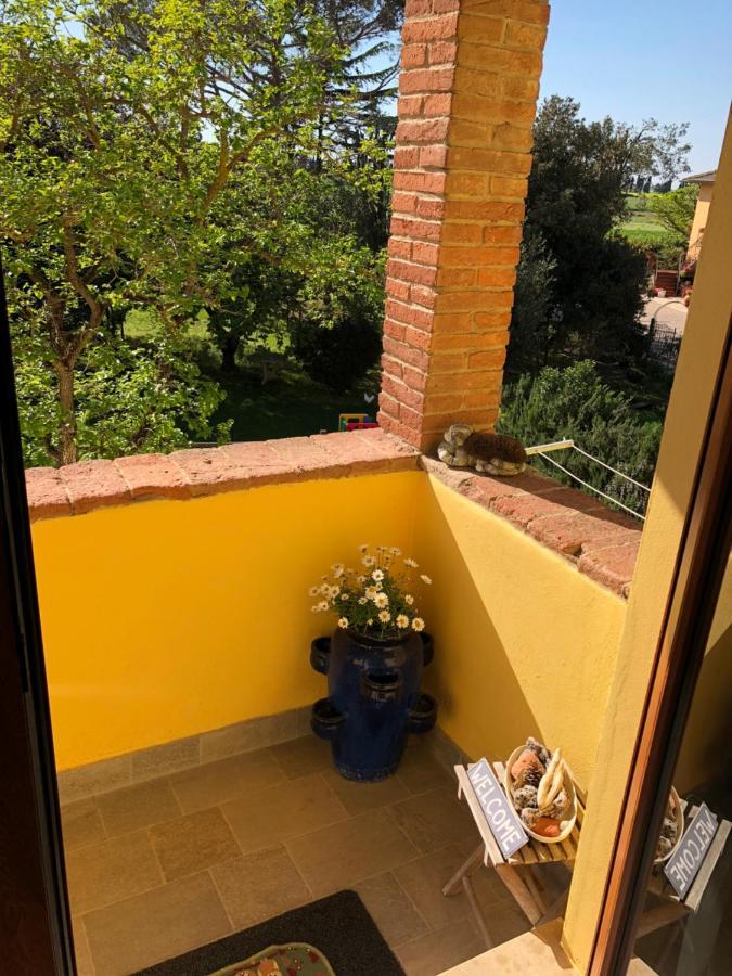 La Nana Gialla Riotorto Luaran gambar